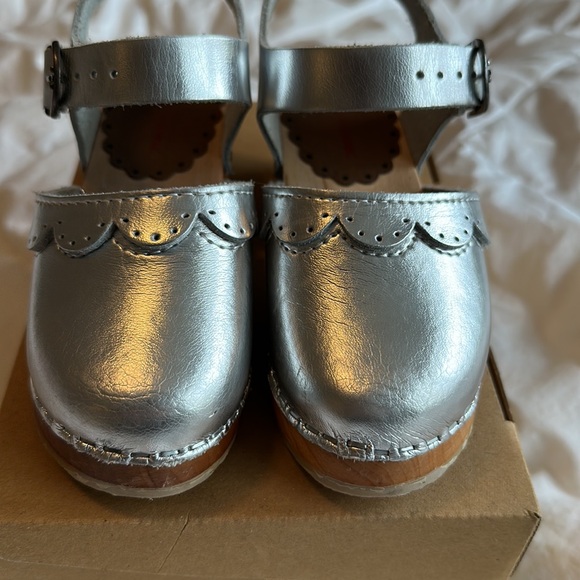 Hanna Anderson Mary Jane Clog - Silver size 27 - Picture 4 of 4